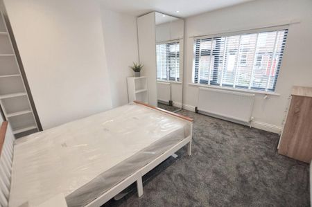 4 bedroom end of terrace house to rent - Photo 4