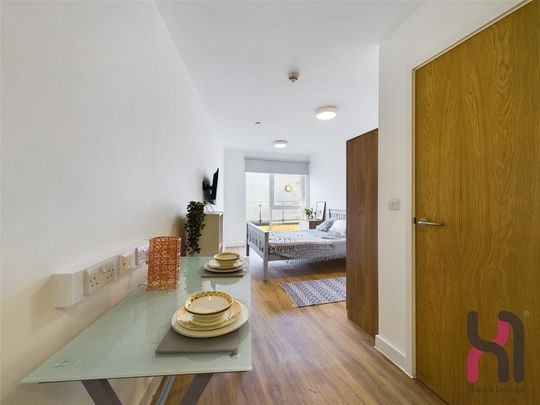 Studio to rent - Photo 1