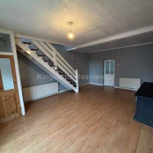 2 bedroom property to rent in Treharris - Photo 1