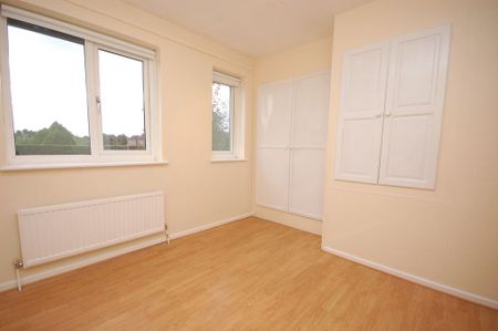 2 bedroom end of terrace house to rent - Photo 3
