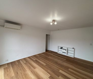 Stylish and spacious living in ideal location - Photo 1