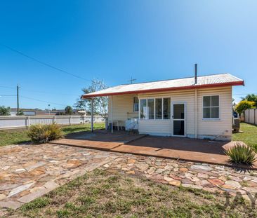 CUTE & COSY COTTAGE - Photo 6