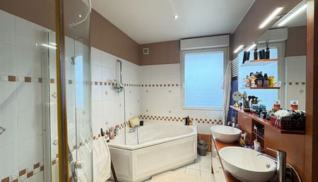 Appartement 6 pièces 155m2 REIMS 1 350 euros - Photo 2