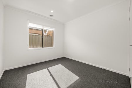 146 Medallion Boulevard, Tarneit - Photo 2