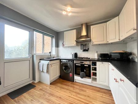 3 bedroom terraced house to rent - Photo 4