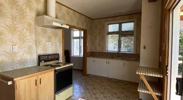 Character on Waltons Ave - Photo 1