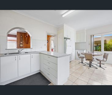 4 Twyford Street, Box Hill North, Vic 3129 - Photo 5