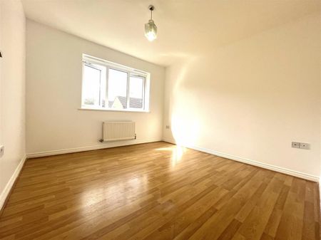 3 Bedroom Maisonette To Let - Photo 3