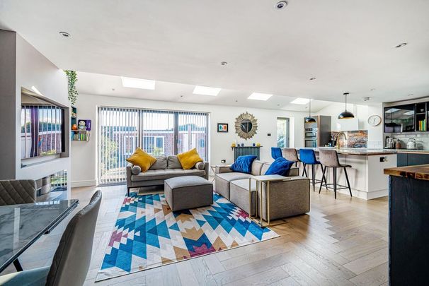 3 bedroom end of terrace house to rent - Photo 1