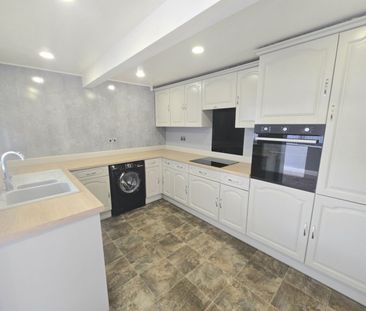 3 bed Semi-Detached - To Let - Photo 5