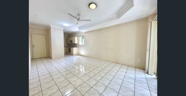 SPACIOUS TOWNHOUSE IN HEART OF MOOROOKA - Photo 1