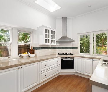 Place your family with perfect park-side poise - Photo 2