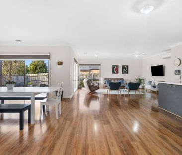 The Ultimate Family Home - Five Bedroom - Three Living - Photo 3