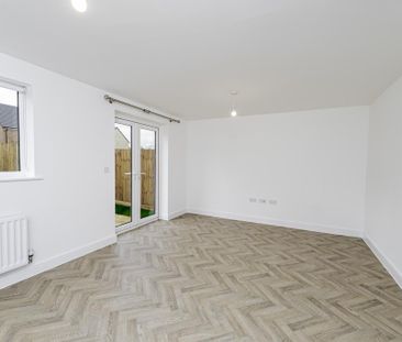 3 bedroom semi-detached house to rent - Photo 2