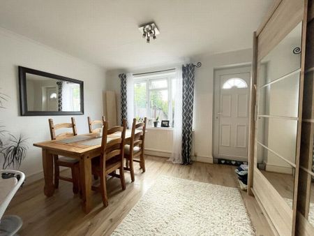 2 bedroom semi-detached house to rent - Photo 3