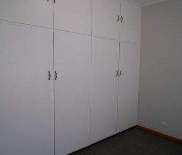 Lovely Three Bedroom Home! - Photo 4