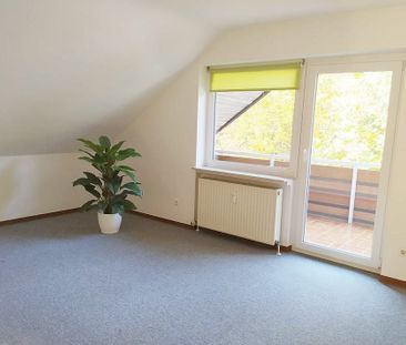 Großzügige DG-Wohnung mit Balkon und Garage in gepflegtem 3-Familie... - Photo 5