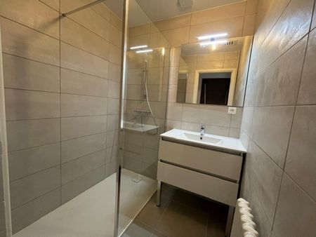 location Appartement T5 DE 156.94m² À VENERQUE - Photo 4