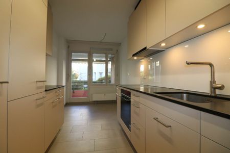 Erstvermietung nach Teilsanierung - gemütliche 4 1/2-Zimmerwohnung in Basel - Photo 3