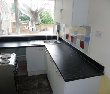 Compton Court - Photo 1
