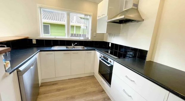 Your Perfect Family Home Awaits in Lynfield! - Photo 1