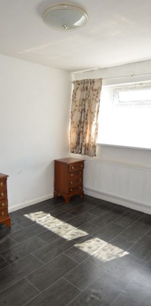 Clark Way, 1st Floor Flat, Hounslow, TW5 9EG - Photo 1