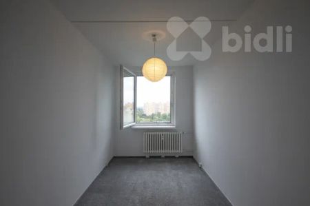 k pronájmu světlý byt 3+1 s prosklenou lodžií a úchvatným panoramatickým výhledem na celou Prahu. - Photo 2