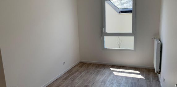 Location Appartement 3 pièces 55m² ST AUBIN LES ELBEUF 76410 - Photo 2