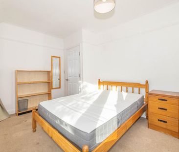 6 bedroom semi-detached house to rent - Photo 3