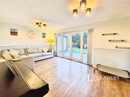 3 bedroom semi-detached house to rent - Photo 2