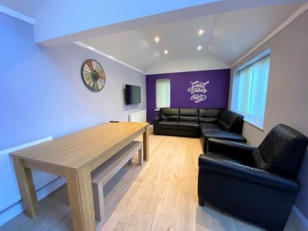 6 Bedroom Student Home - Downs Road, UKC - Photo 1