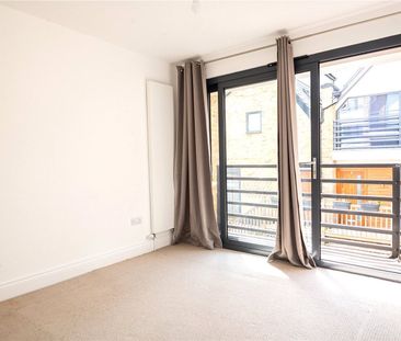 Third Cross Road, Twickenham, TW2 - Photo 3