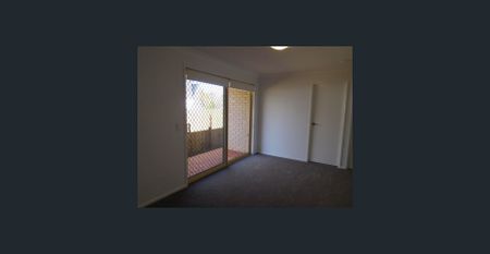 Low set Villa/Townhouse with low maintenance courtyard! Only 4 villa's in complex - Photo 4