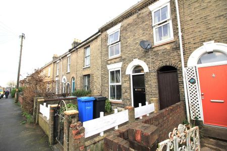 4 bedroom terraced house to rent - Photo 2
