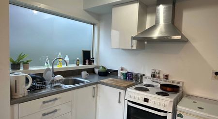 A Compact 3-Bedroom Home in Fernhill, Queenstown - Photo 3