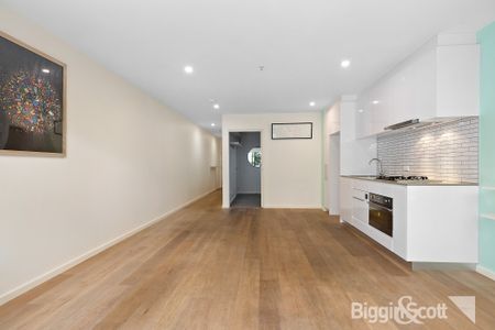 Urban Style Meets Everyday Comfort in Prime Richmond Spot - Photo 2