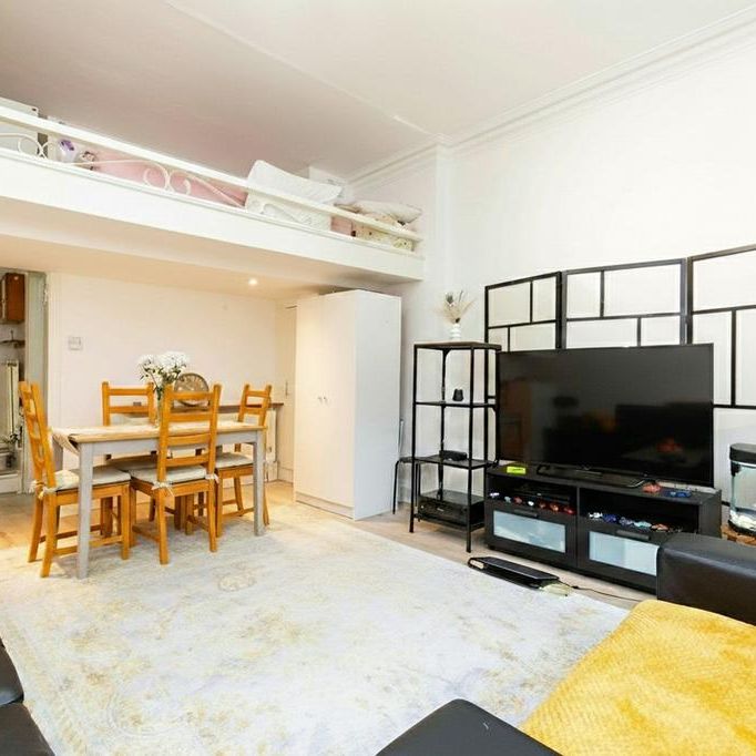 Studio to rent - Photo 1