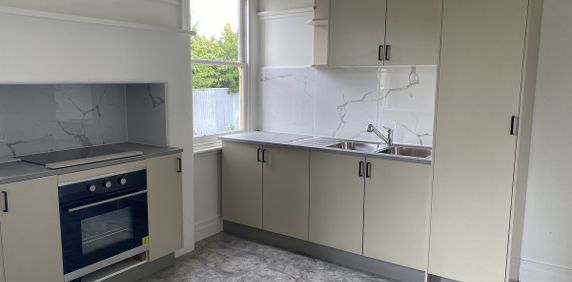 Large Family Home - Photo 2