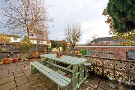 A well-presented three bedroom end of terraced home, located less than 1 mile from the Marlow High Street - Photo 5