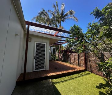 Charming Coastal Retreat - Photo 6