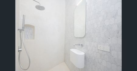 Charming Victorian residence in prime city-fringe location - Photo 2