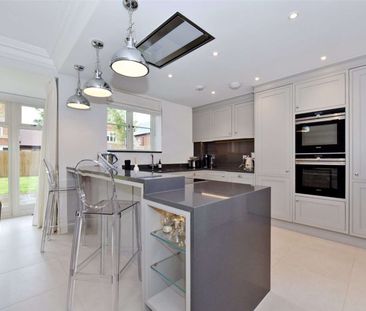 Rarely available detached property set on the attractive Taplow Riv... - Photo 6