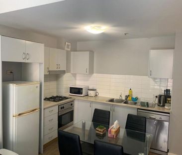 MODERN CITY ONE-BEDROOM WITH CAR SPACE - Photo 4