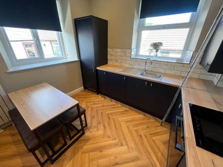 3 bedroom flat to rent - Photo 5