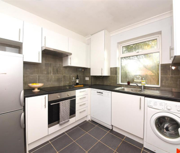 2 bedroom maisonette to rent - Photo 6