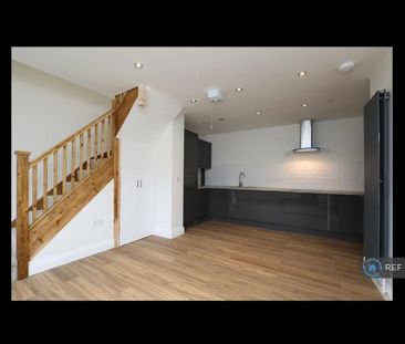 2 bedroom semi-detached house to rent - Photo 4