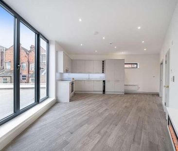 Norbury Crescent, London, SW16 - Photo 3