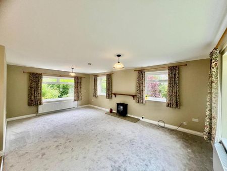 4 bedroom detached house to rent - Photo 2