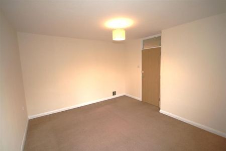 3 bedroom end of terrace house to rent - Photo 5