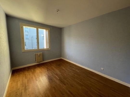 Location Appartement 3 pièces 71m² VAULX EN VELIN 69120 - Photo 1